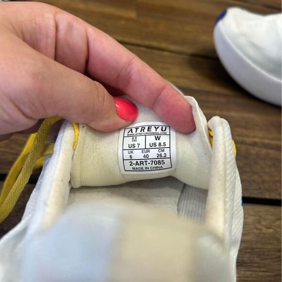 Triathlete Atreyu “the artist” running shoe. White. Size 7 men’s, 8.5 woman’s. L - Picture 8 of 9